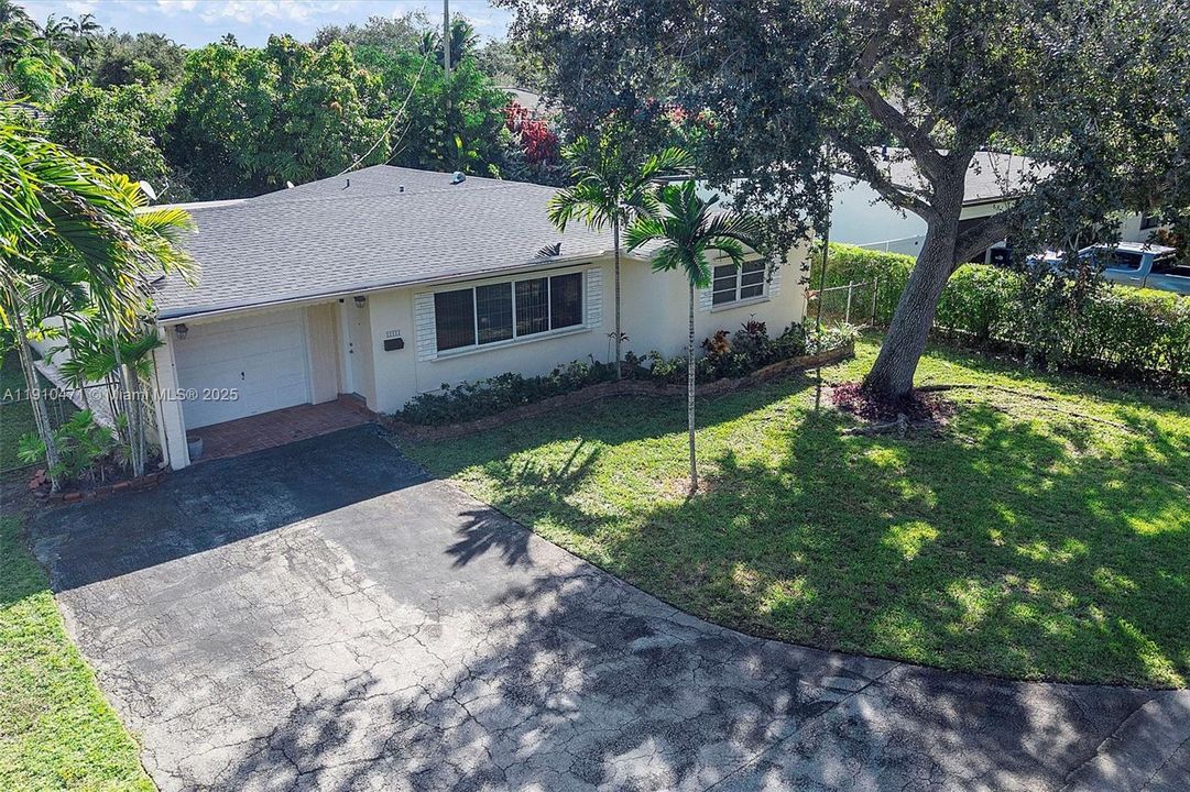 На продажу: $1,050,000 (3 спален, 2 ванн, 1696 Квадратных фут)