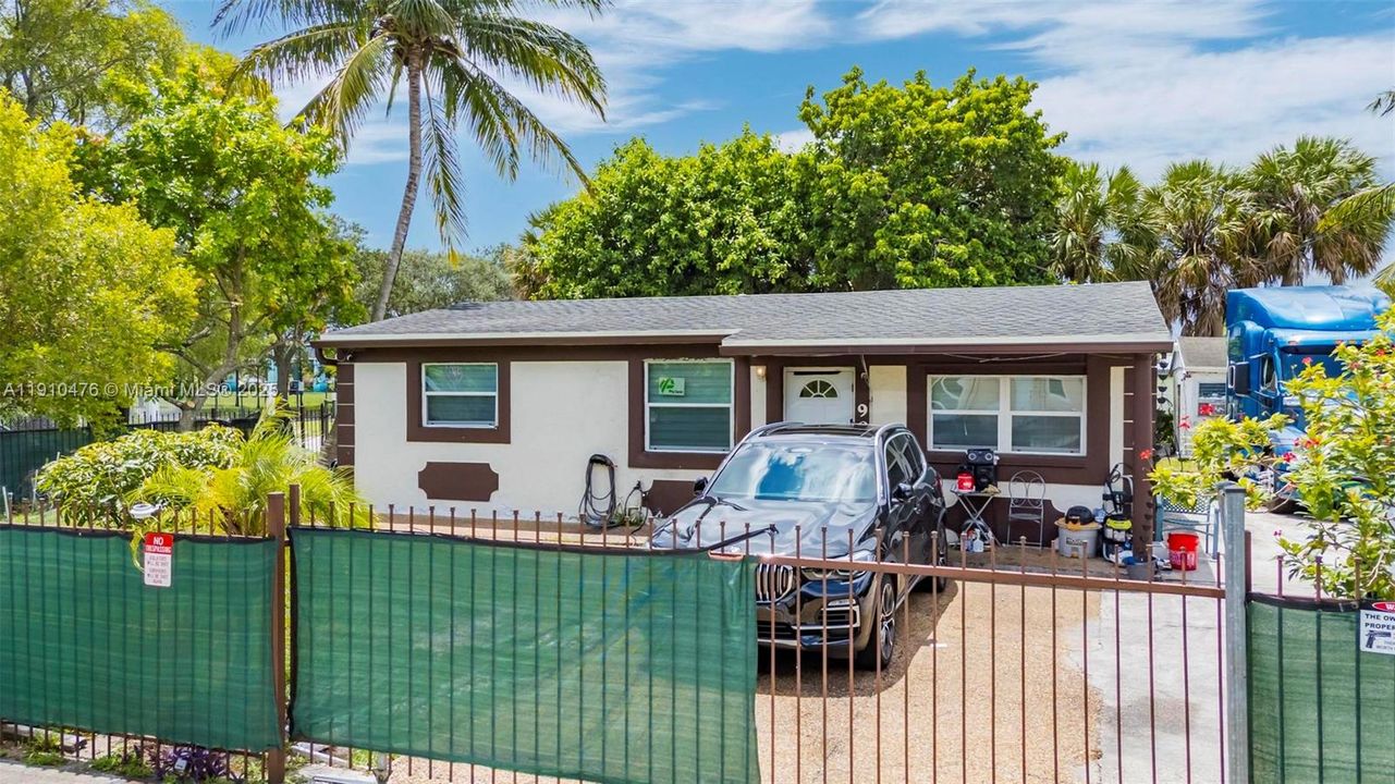 En Venta: $399,999 (3 camas, 2 baños, 766 Pies cuadrados)