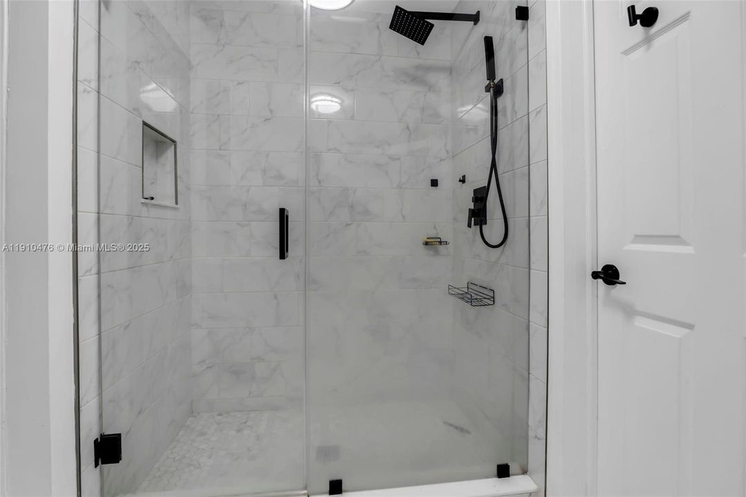 En Venta: $399,999 (3 camas, 2 baños, 766 Pies cuadrados)