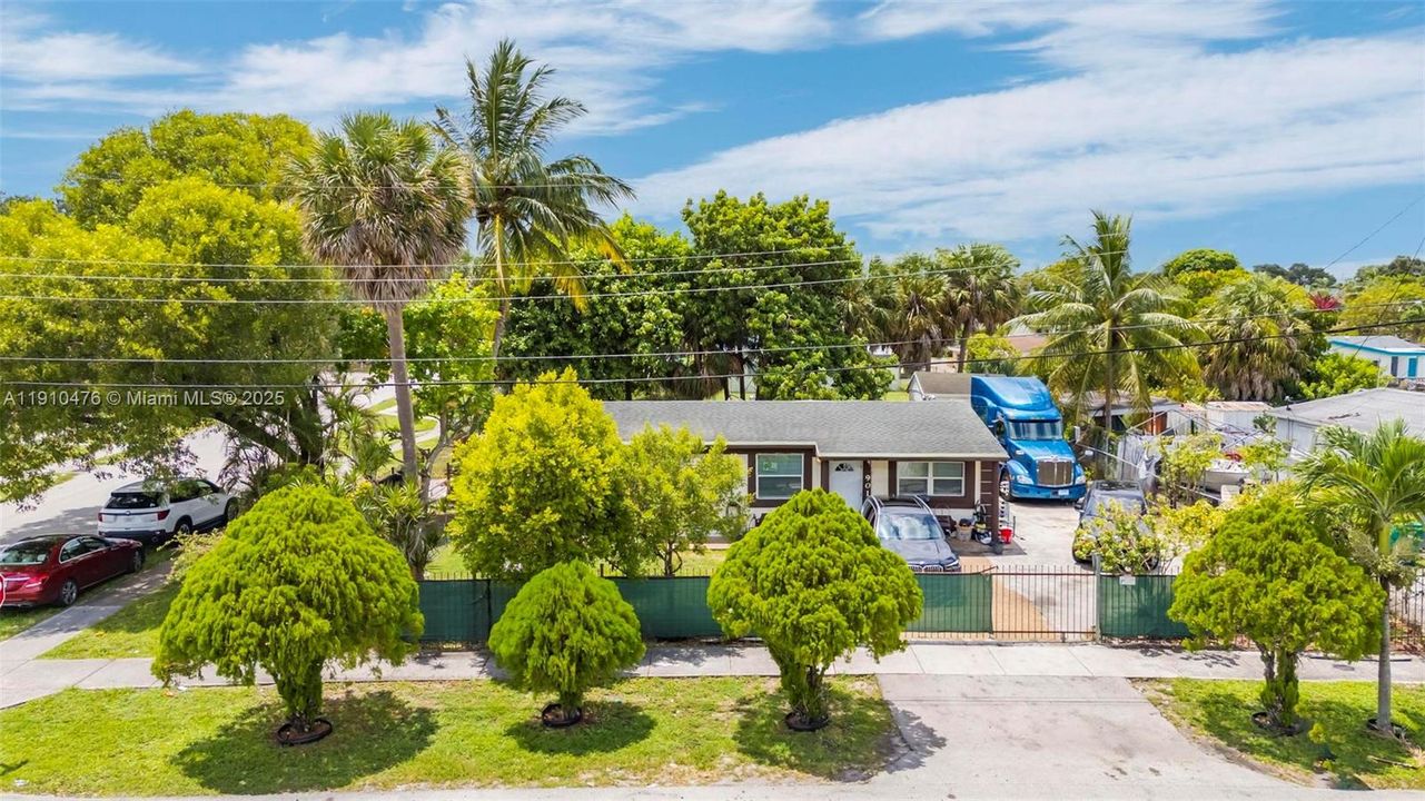 En Venta: $399,999 (3 camas, 2 baños, 766 Pies cuadrados)