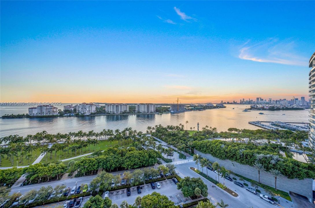 待售: $3,125,000 (2 贝兹, 2 浴室, 2040 平方英尺)