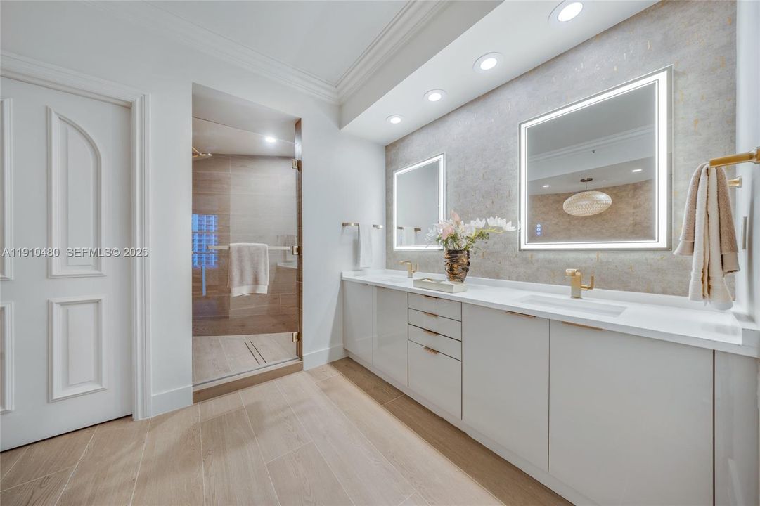 待售: $3,125,000 (2 贝兹, 2 浴室, 2040 平方英尺)