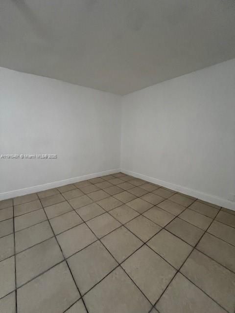 待售: $430,000 (5 贝兹, 4 浴室, 1032 平方英尺)