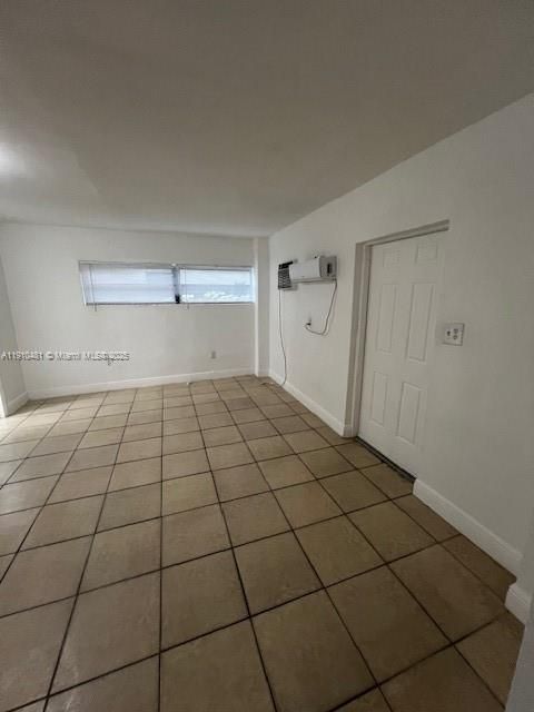 待售: $430,000 (5 贝兹, 4 浴室, 1032 平方英尺)