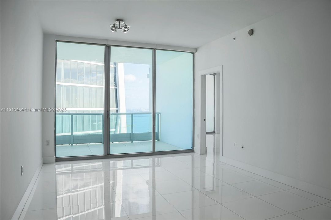 Active With Contract: $650,000 (1 beds, 2 baths, 1031 Square Feet)