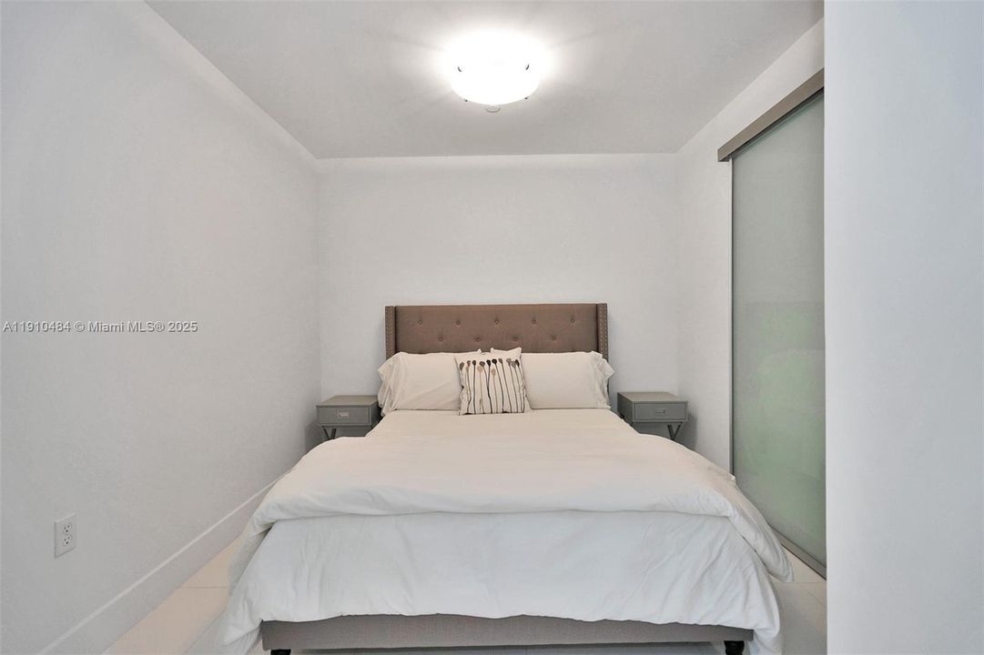 Active With Contract: $650,000 (1 beds, 2 baths, 1031 Square Feet)