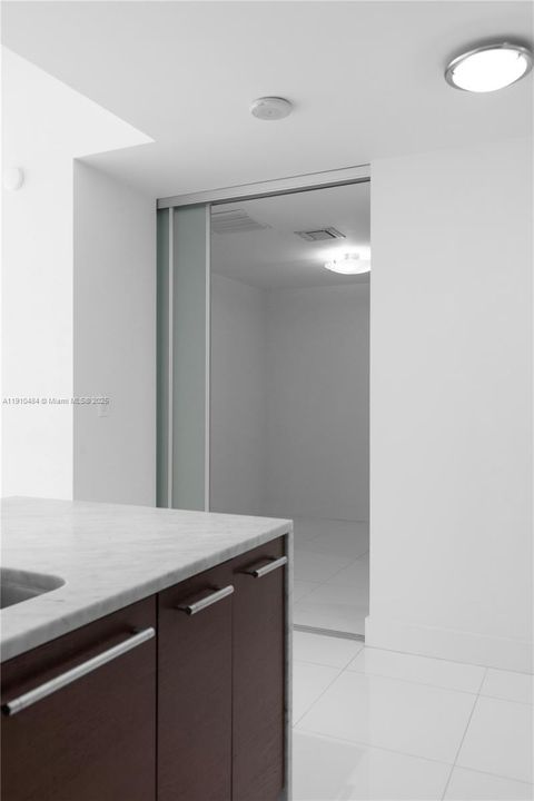 Active With Contract: $650,000 (1 beds, 2 baths, 1031 Square Feet)