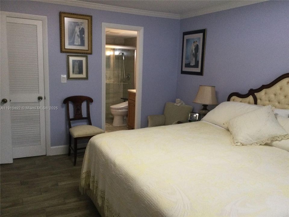 На продажу: $220,000 (2 спален, 2 ванн, 1160 Квадратных фут)