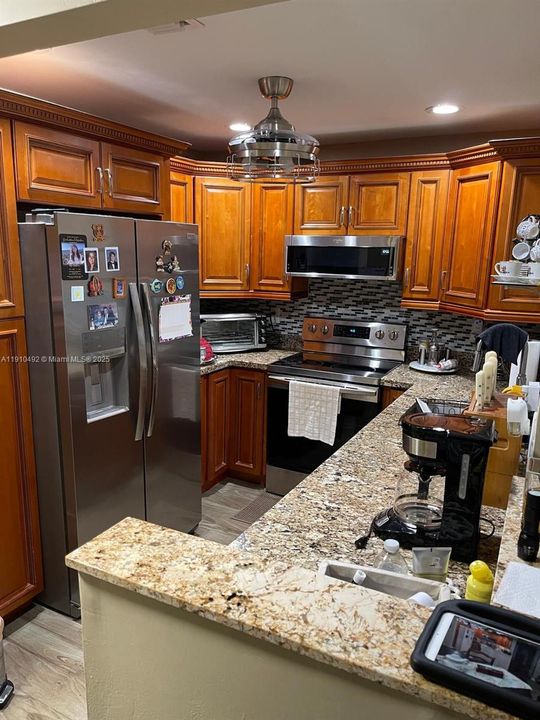 На продажу: $220,000 (2 спален, 2 ванн, 1160 Квадратных фут)