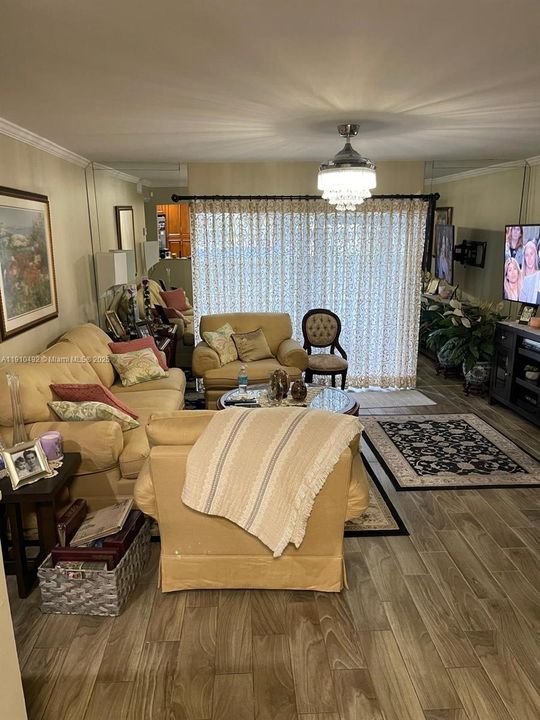 На продажу: $220,000 (2 спален, 2 ванн, 1160 Квадратных фут)