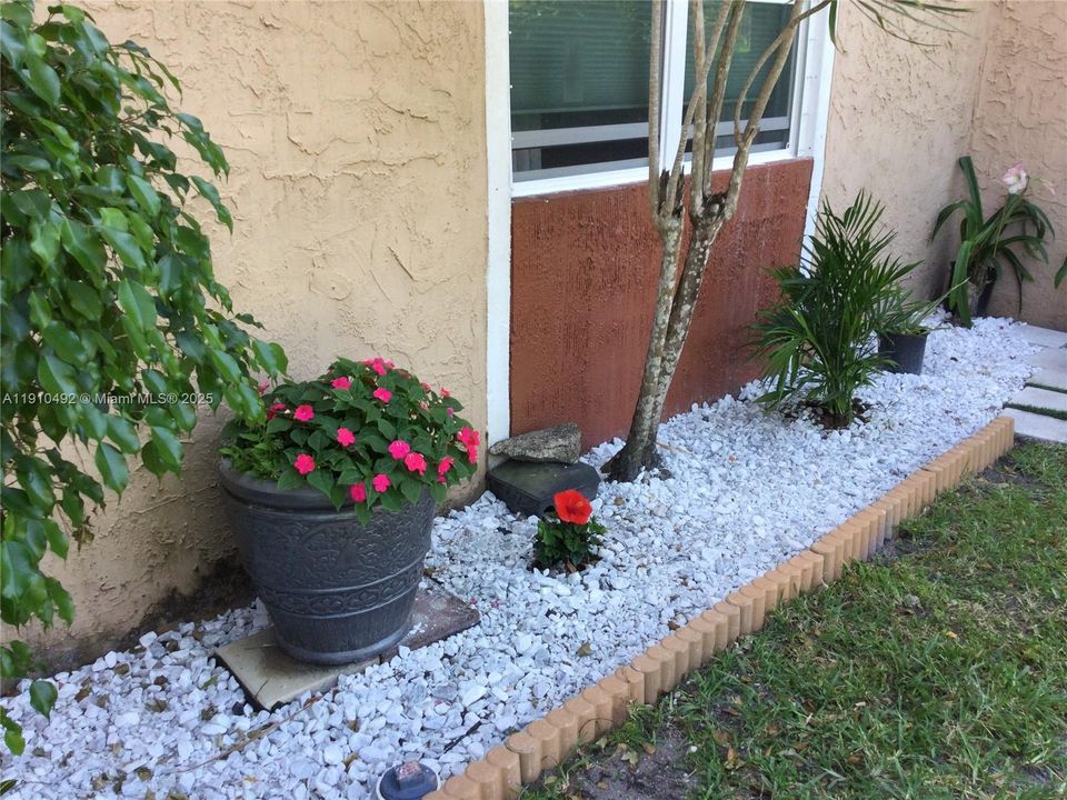 На продажу: $220,000 (2 спален, 2 ванн, 1160 Квадратных фут)