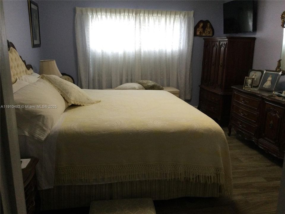 На продажу: $220,000 (2 спален, 2 ванн, 1160 Квадратных фут)