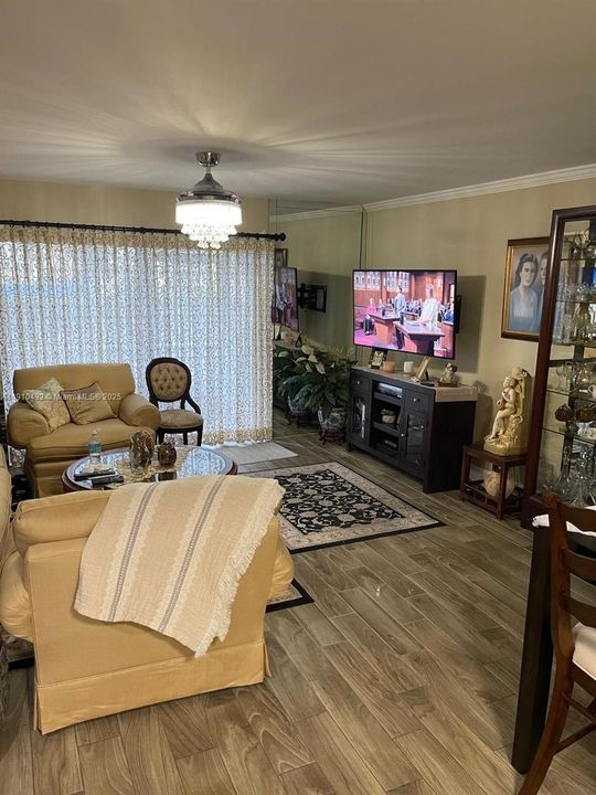 На продажу: $220,000 (2 спален, 2 ванн, 1160 Квадратных фут)