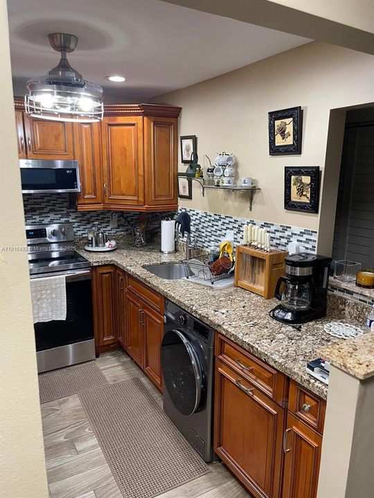 На продажу: $220,000 (2 спален, 2 ванн, 1160 Квадратных фут)