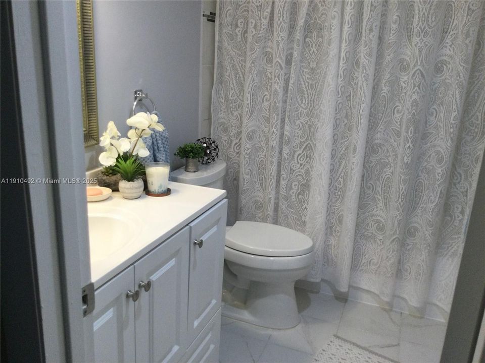 На продажу: $220,000 (2 спален, 2 ванн, 1160 Квадратных фут)