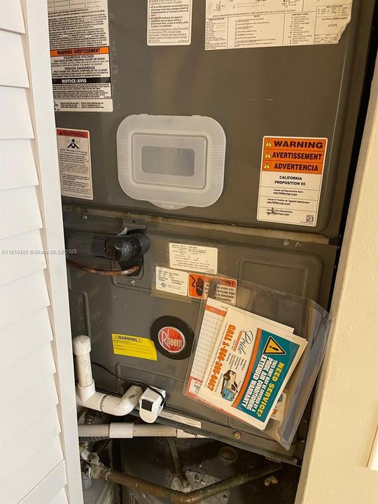 На продажу: $220,000 (2 спален, 2 ванн, 1160 Квадратных фут)