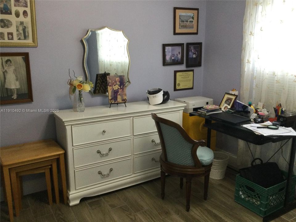 На продажу: $220,000 (2 спален, 2 ванн, 1160 Квадратных фут)