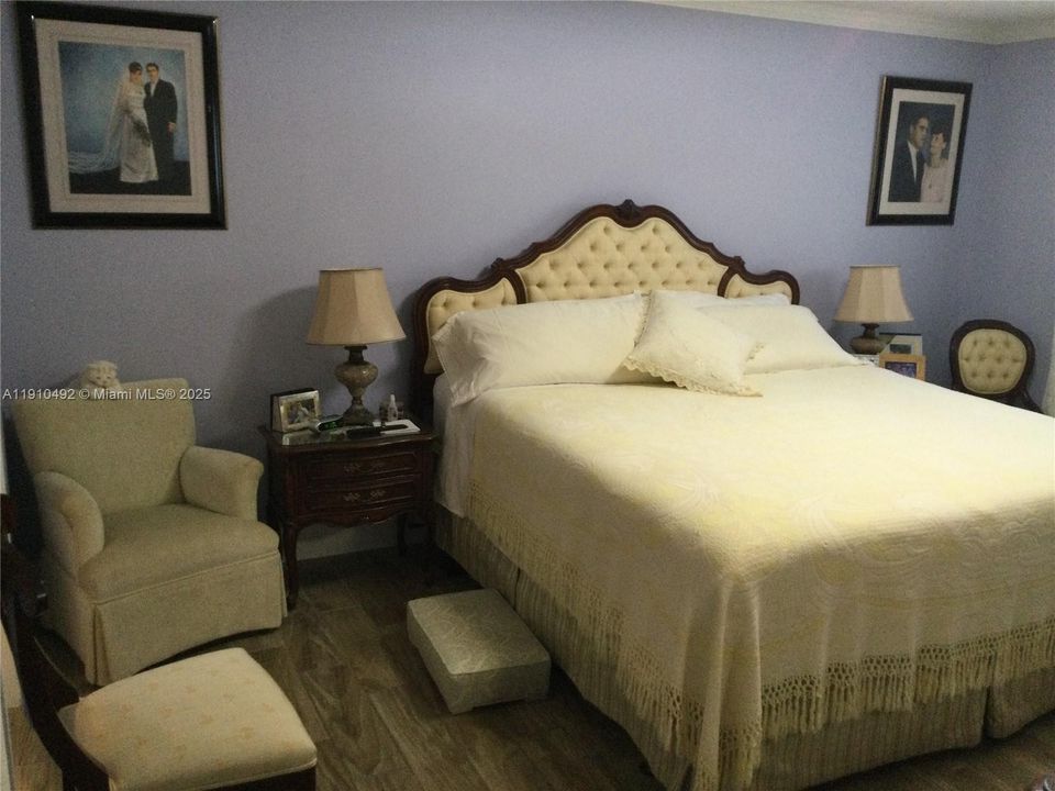 На продажу: $220,000 (2 спален, 2 ванн, 1160 Квадратных фут)