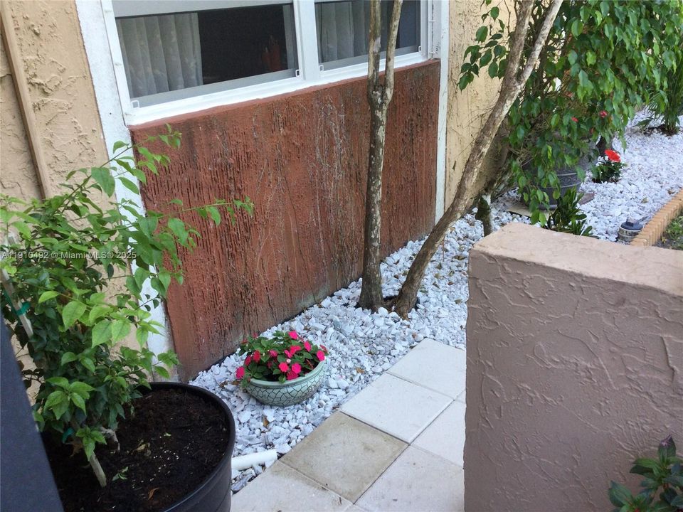 На продажу: $220,000 (2 спален, 2 ванн, 1160 Квадратных фут)