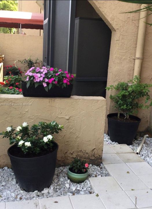 На продажу: $220,000 (2 спален, 2 ванн, 1160 Квадратных фут)