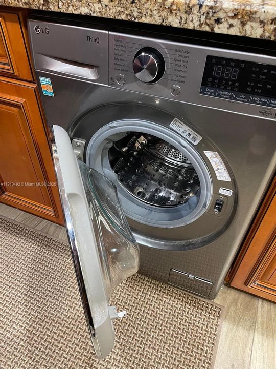 На продажу: $220,000 (2 спален, 2 ванн, 1160 Квадратных фут)