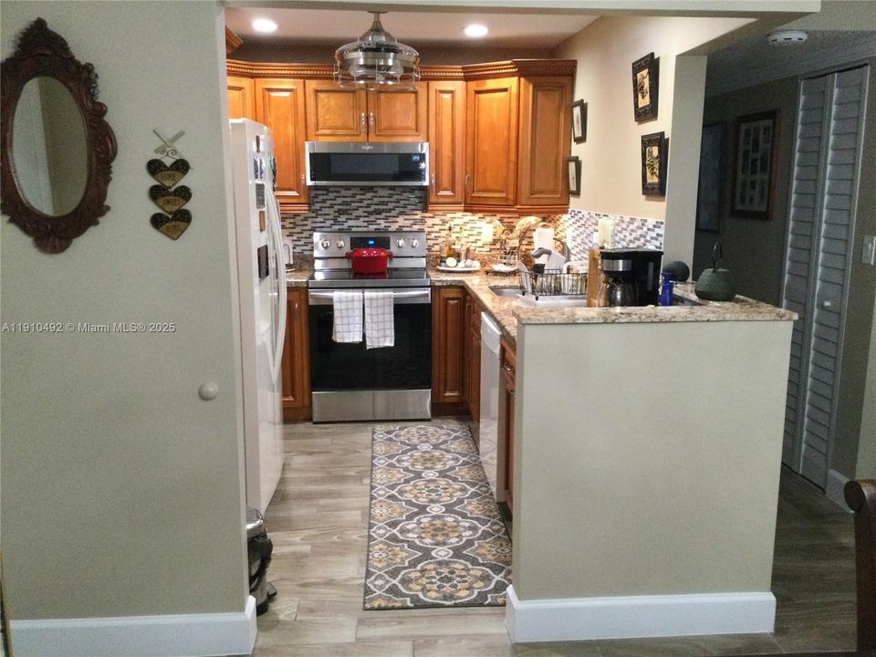 На продажу: $220,000 (2 спален, 2 ванн, 1160 Квадратных фут)