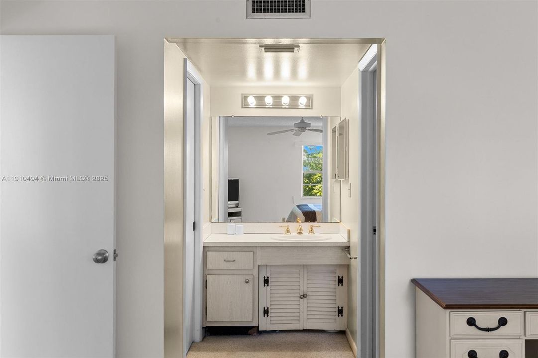 En Venta: $203,000 (2 camas, 2 baños, 1164 Pies cuadrados)