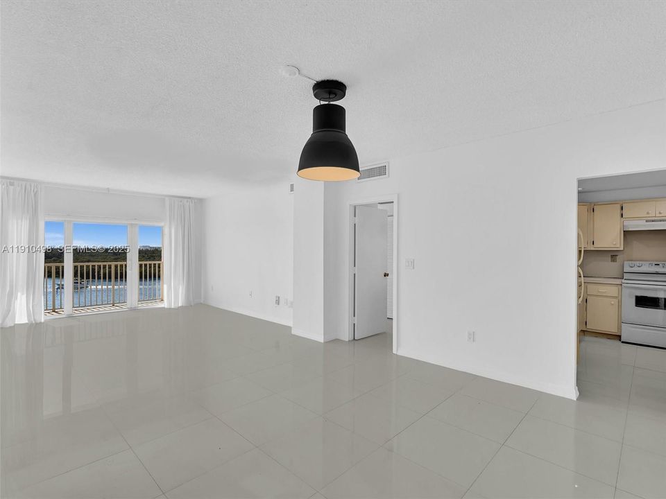 На продажу: $288,000 (1 спален, 1 ванн, 762 Квадратных фут)