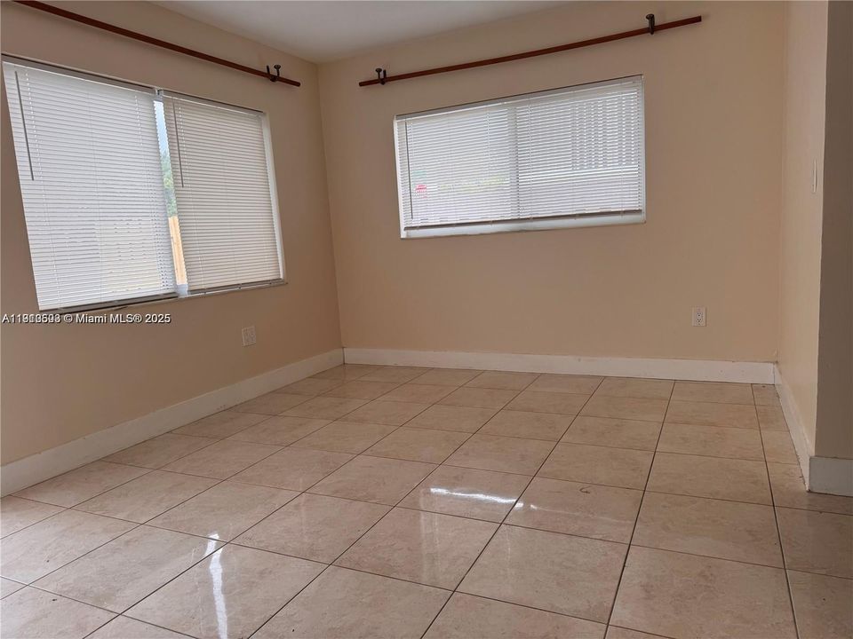 Active With Contract: $1,450 (1 beds, 1 baths, 2509 Square Feet)