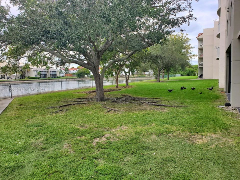 For Rent: $1,900 (1 beds, 1 baths, 760 Square Feet)