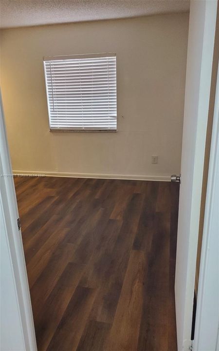 For Rent: $1,900 (1 beds, 1 baths, 760 Square Feet)