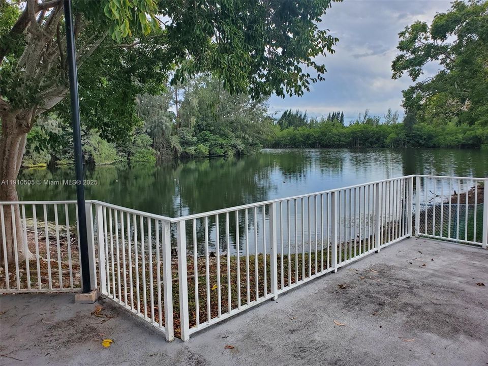 For Rent: $1,900 (1 beds, 1 baths, 760 Square Feet)