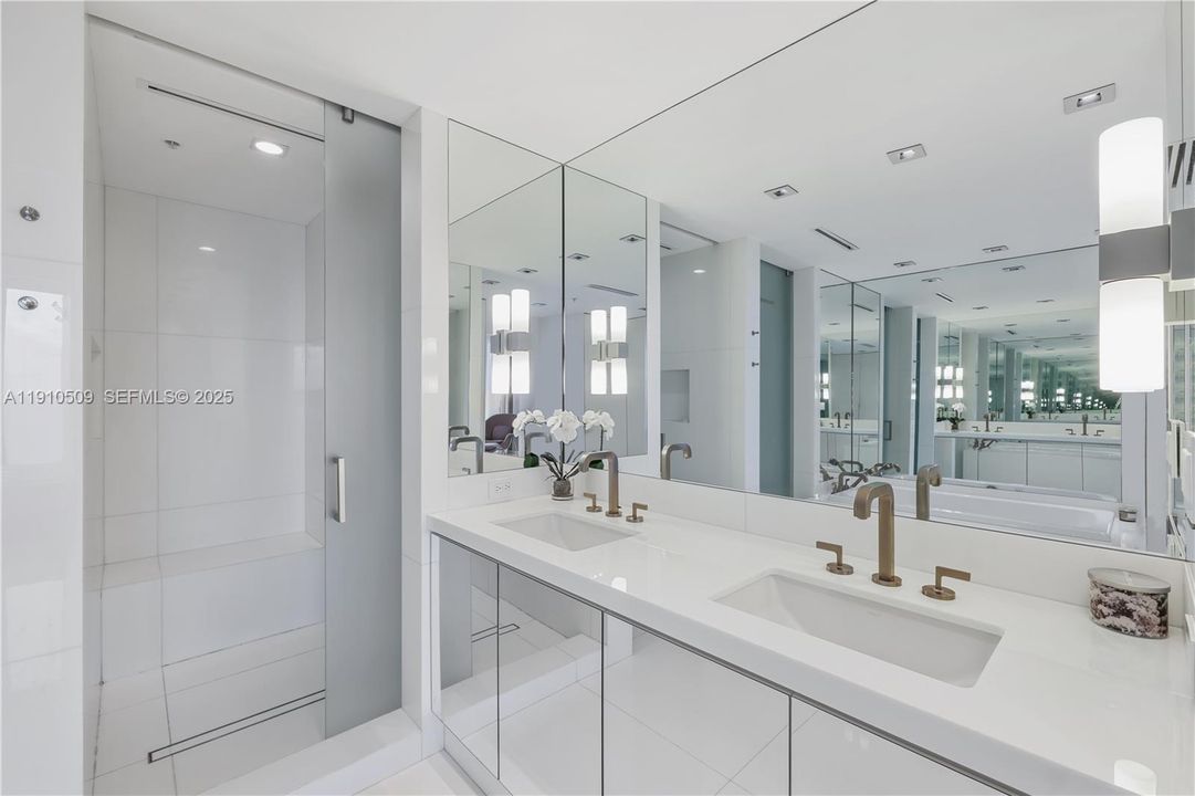 В аренду: $15,500 (2 спален, 2 ванн, 1290 Квадратных фут)