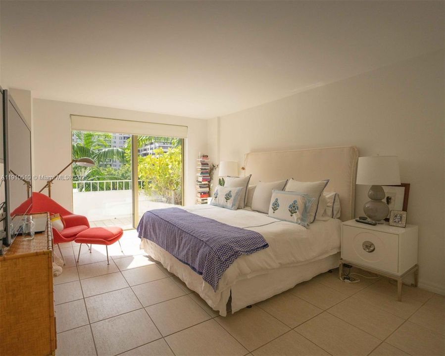 For Sale: $1,140,000 (2 beds, 2 baths, 1260 Square Feet)