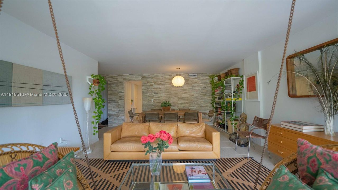 For Sale: $1,140,000 (2 beds, 2 baths, 1260 Square Feet)