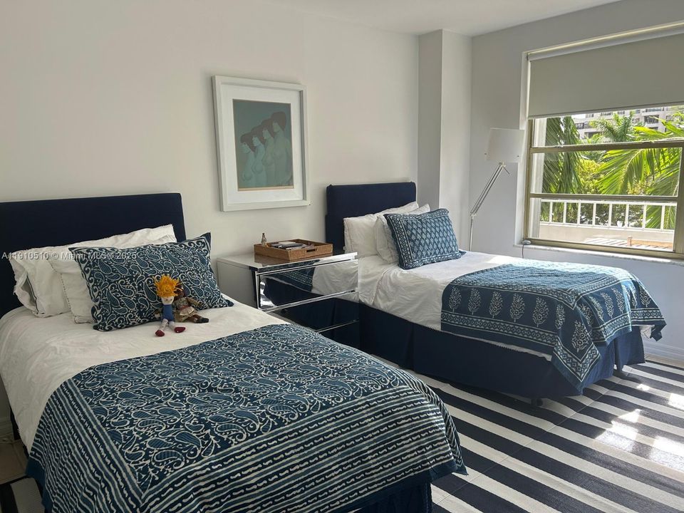 For Sale: $1,140,000 (2 beds, 2 baths, 1260 Square Feet)