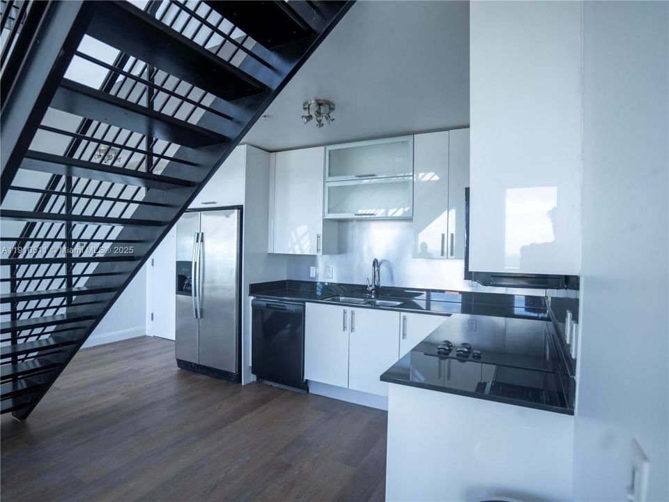 En Venta: $775,000 (2 camas, 3 baños, 1297 Pies cuadrados)