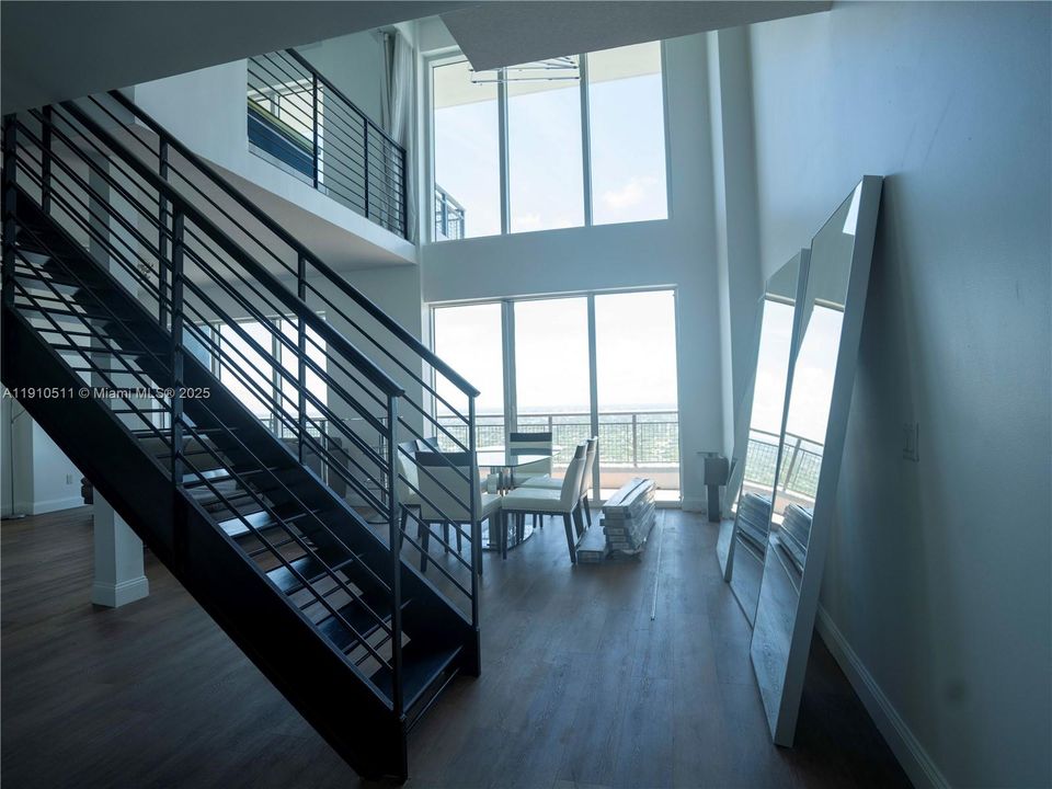 En Venta: $775,000 (2 camas, 3 baños, 1297 Pies cuadrados)