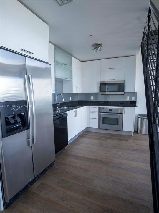 En Venta: $775,000 (2 camas, 3 baños, 1297 Pies cuadrados)