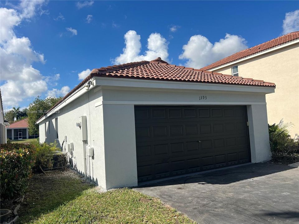 Active With Contract: $4,000 (3 beds, 2 baths, 1420 Square Feet)