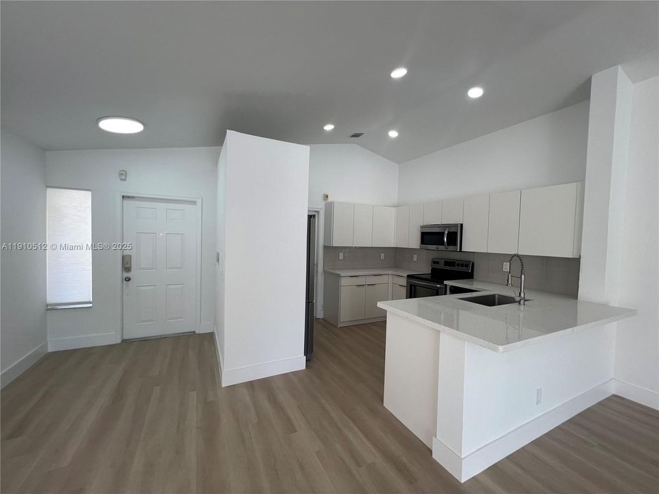 Active With Contract: $4,000 (3 beds, 2 baths, 1420 Square Feet)