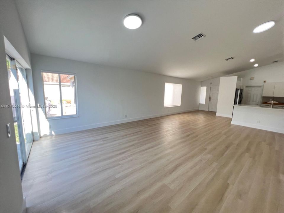 Active With Contract: $4,000 (3 beds, 2 baths, 1420 Square Feet)