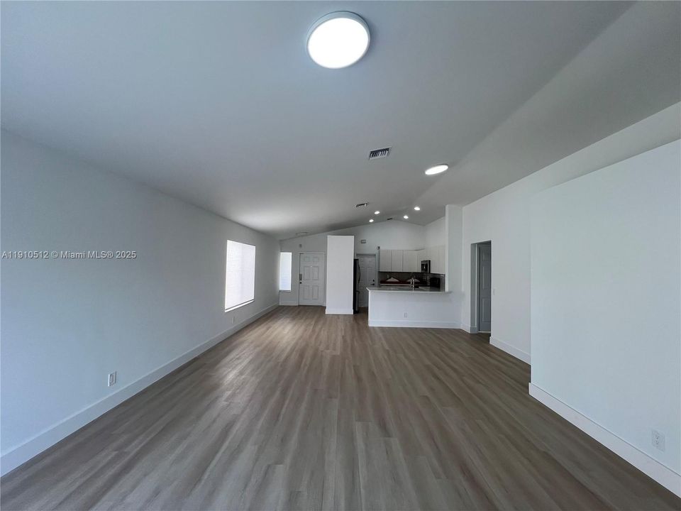 Active With Contract: $4,000 (3 beds, 2 baths, 1420 Square Feet)