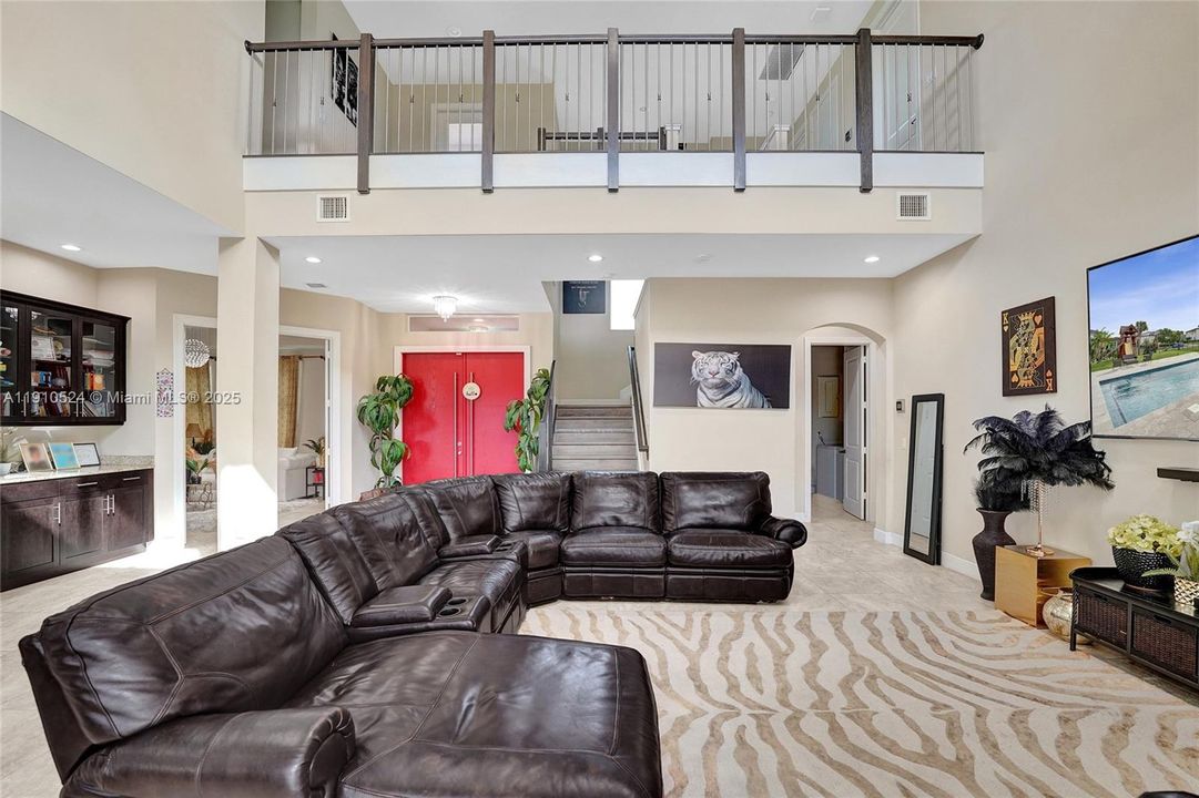 待售: $2,000,000 (5 贝兹, 5 浴室, 4044 平方英尺)