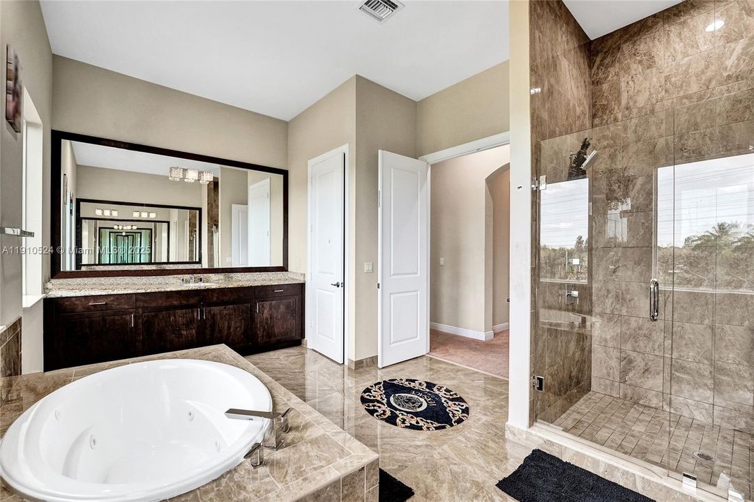 待售: $2,000,000 (5 贝兹, 5 浴室, 4044 平方英尺)