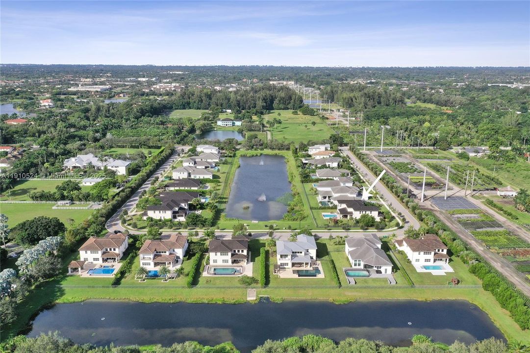 待售: $2,000,000 (5 贝兹, 5 浴室, 4044 平方英尺)