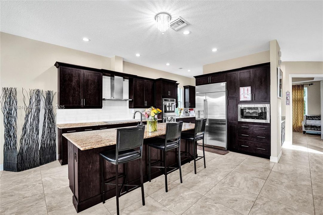 待售: $2,000,000 (5 贝兹, 5 浴室, 4044 平方英尺)