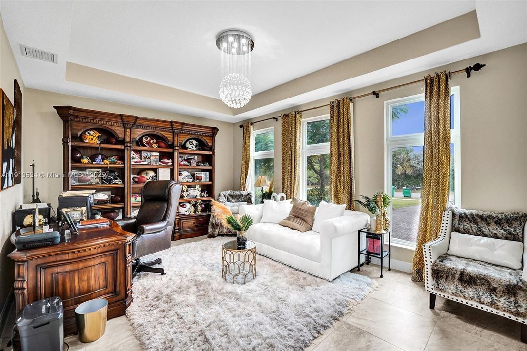 待售: $2,000,000 (5 贝兹, 5 浴室, 4044 平方英尺)