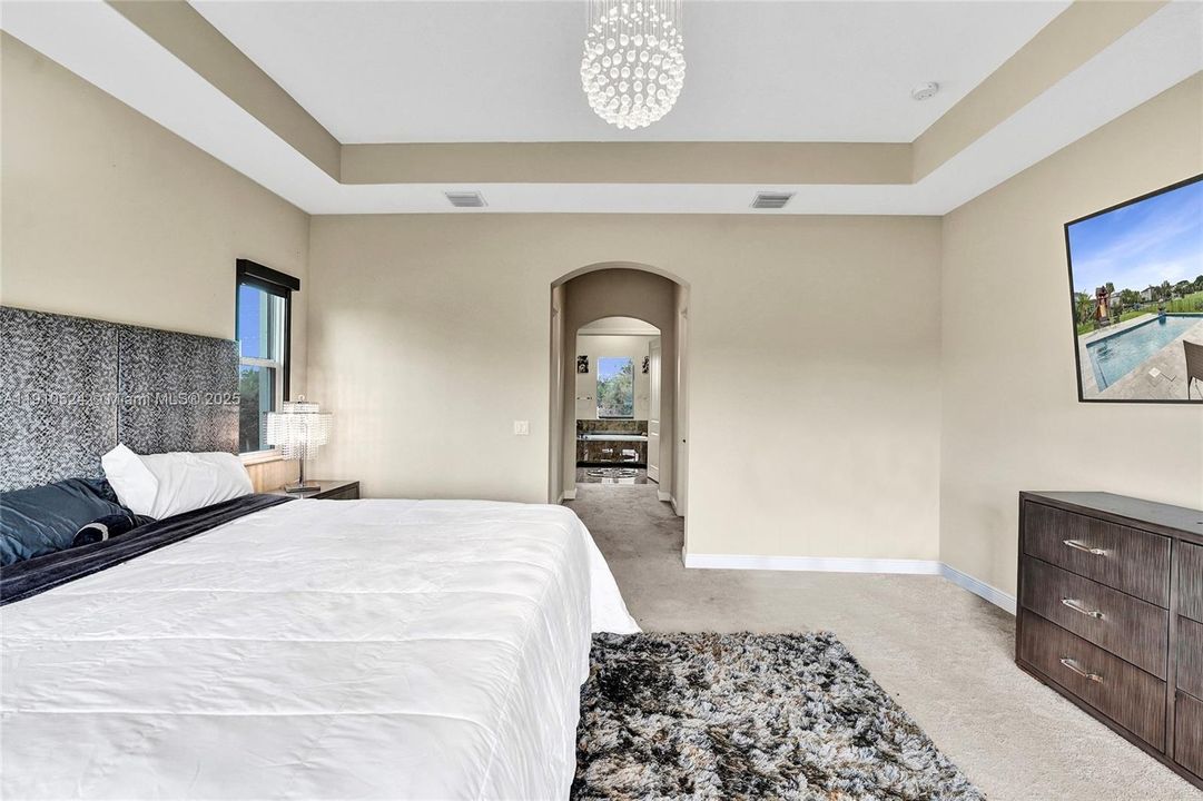 待售: $2,000,000 (5 贝兹, 5 浴室, 4044 平方英尺)