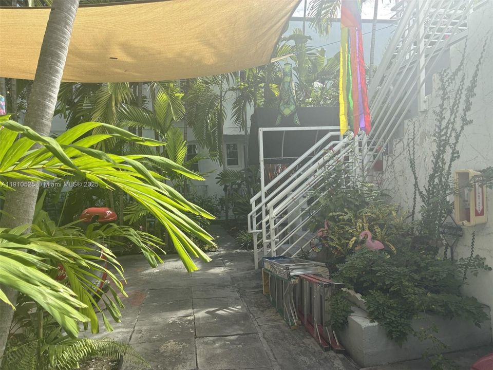 Recently Rented: $1,600 (0 beds, 1 baths, 450 Square Feet)